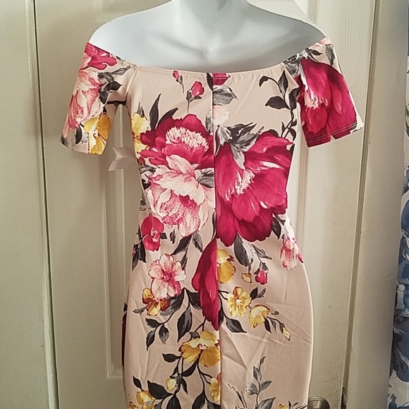 Beautiful bodycon midi length dress - Picture 3 of 4